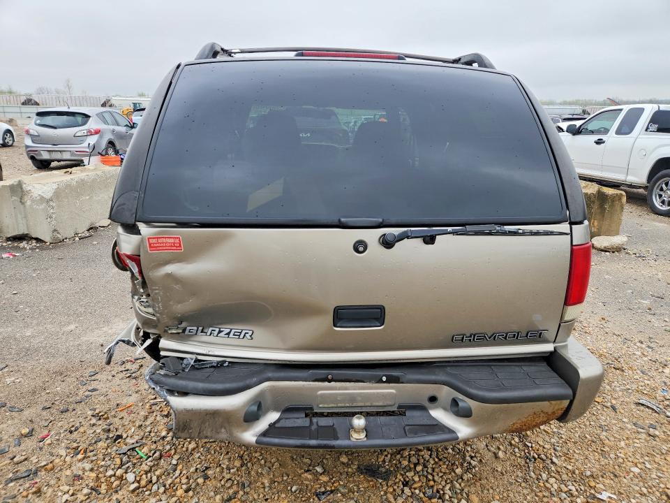 49545406 :رقم المزاد ، 1GNCS13W0Y2152672 vin ، 2000 Chevrolet Blazer مزاد بيع