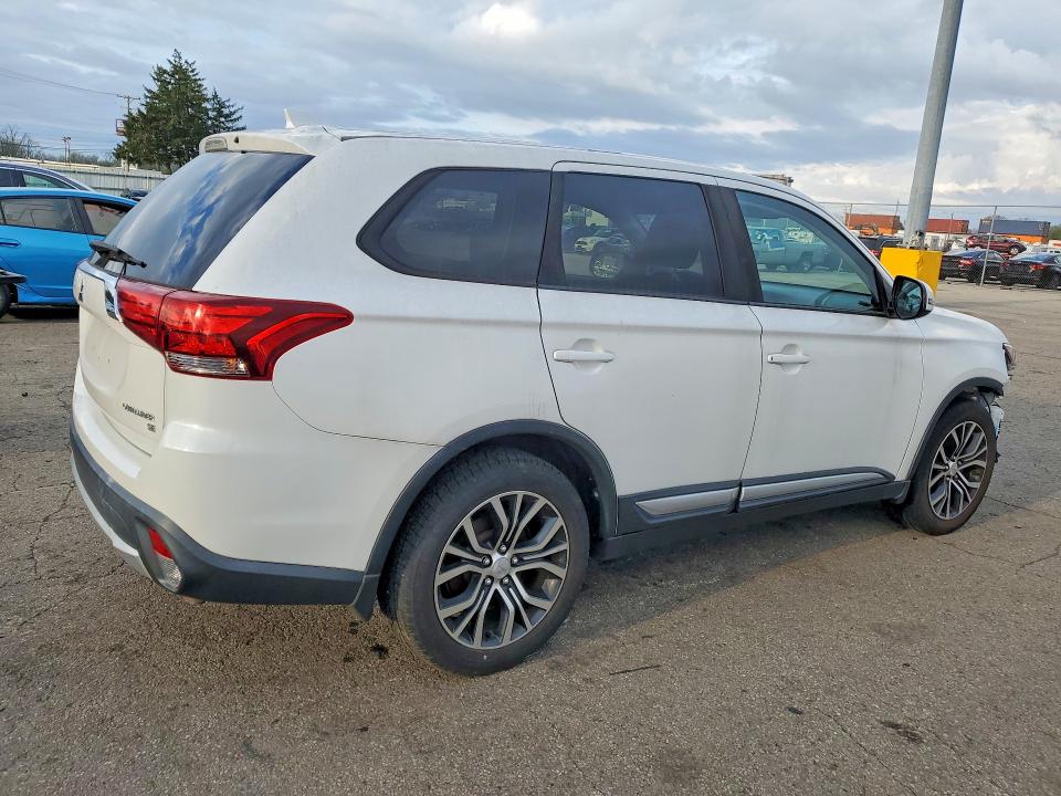 Продаж на аукціоні авто 2018 Mitsubishi Outlander, vin: JA4AD3A30JZ009517, номер лоту: 48707016