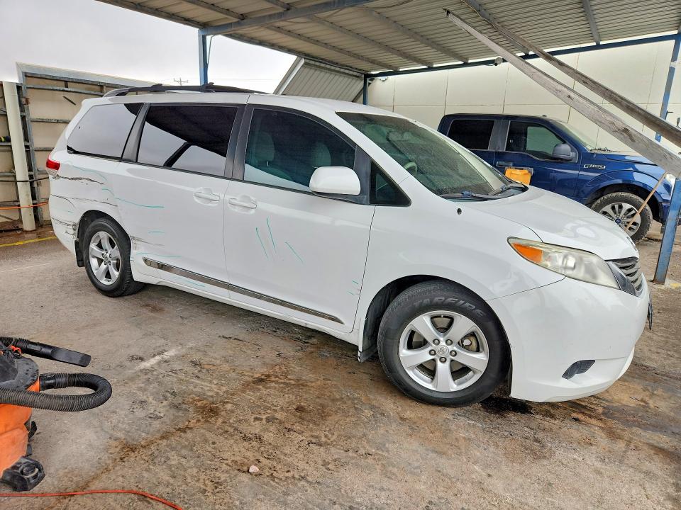 Продажа на аукционе авто 2014 Toyota Sienna, vin: 5TDKK3DCXES463020, номер лота: 51643316