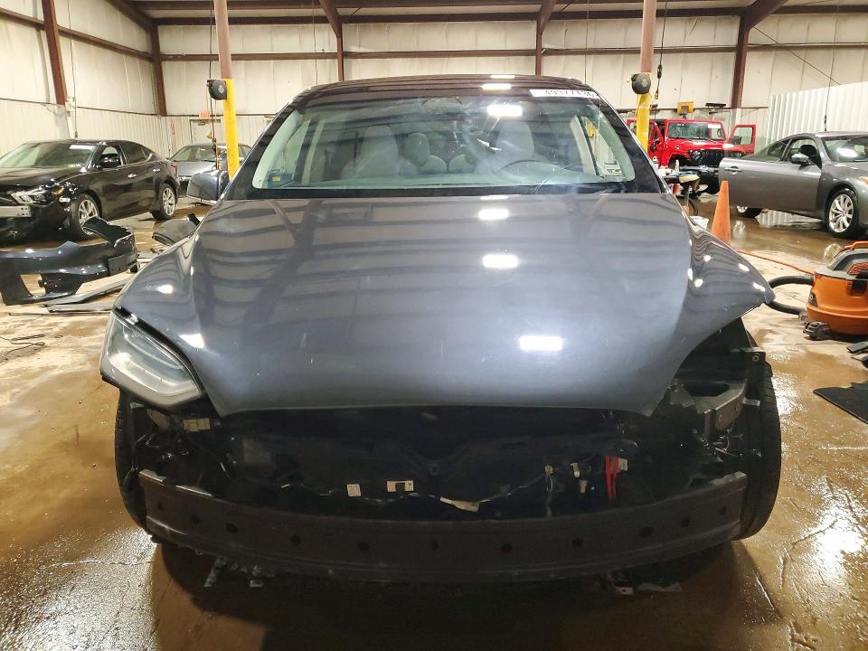 49377136 :رقم المزاد ، 5YJXCBE2XHF074499 vin ، 2017 Tesla Model X مزاد بيع