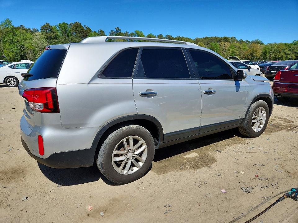 50903156 :رقم المزاد ، 5XYKTCA6XFG553942 vin ، 2015 Kia Sorento مزاد بيع