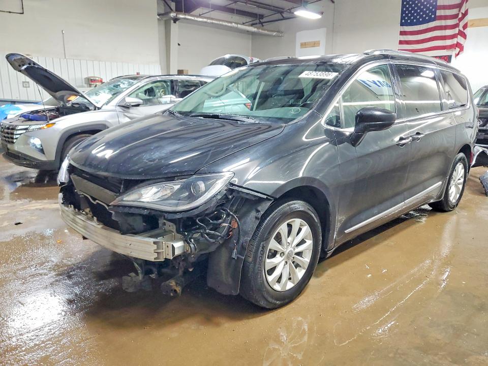 48753896 :رقم المزاد ، 2C4RC1BG2KR650357 vin ، 2019 Chrysler Pacifica مزاد بيع