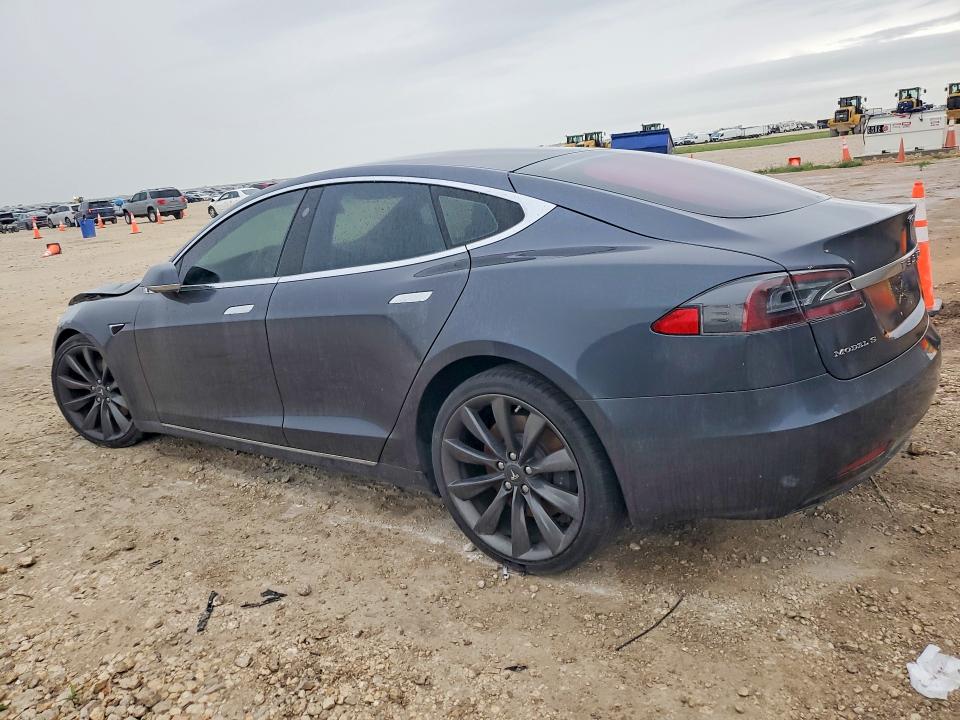 50321326 :رقم المزاد ، 5YJSA1E23HF195773 vin ، 2017 Tesla Model S مزاد بيع