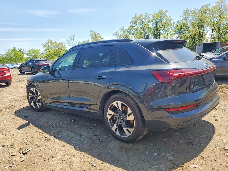 2022 Audi E-tron მანქანა იყიდება აუქციონზე, vin: WA1AAAGE0NB009960, აუქციონის ნომერი: 51321086