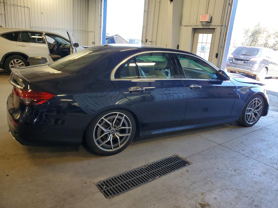 49845386 :رقم المزاد ، W1KZF8EB4NB028366 vin ، 2022 Mercedes-benz E مزاد بيع