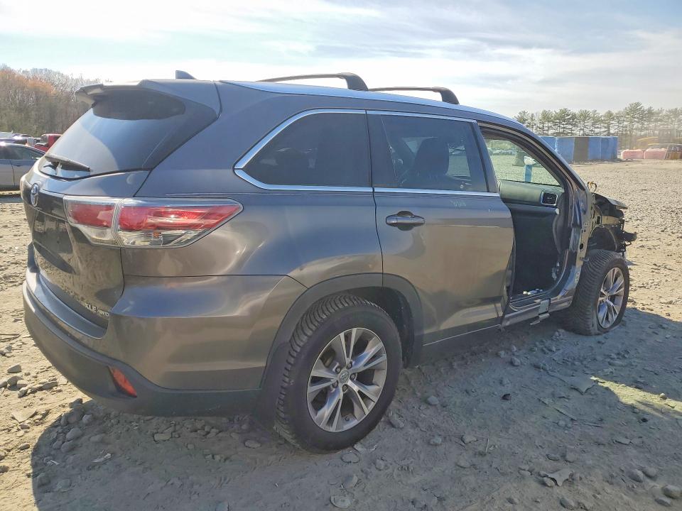 48896426 :رقم المزاد ، 5TDJKRFH4FS157536 vin ، 2015 Toyota Highlander مزاد بيع
