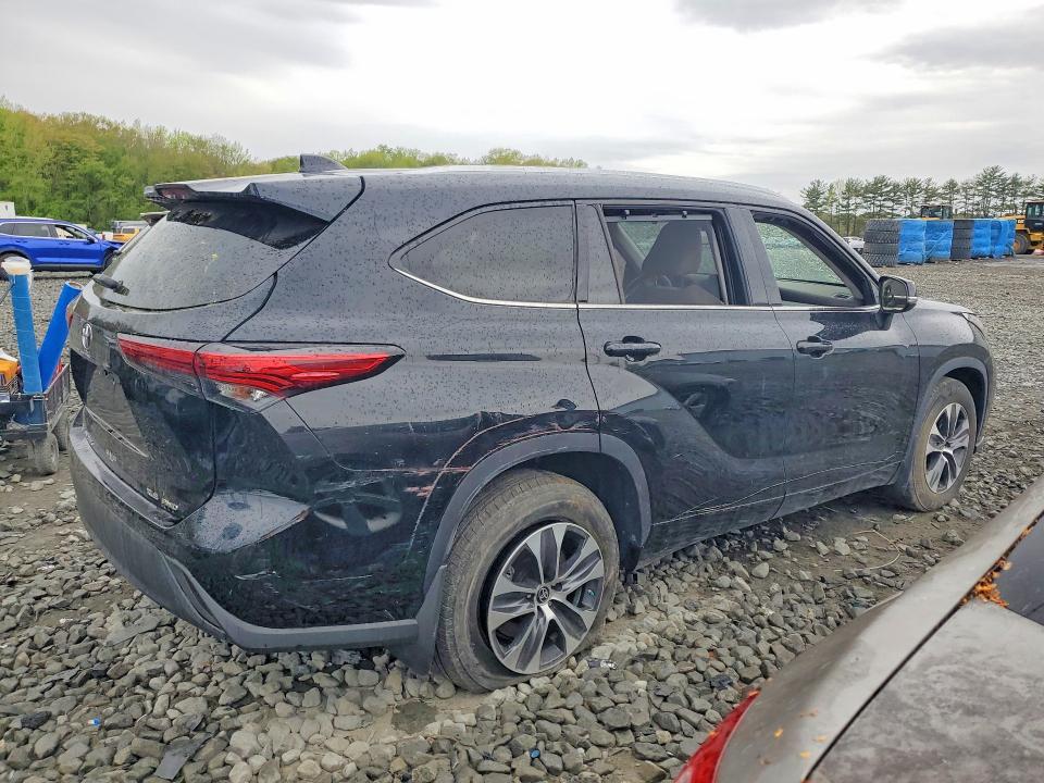 Продажа на аукционе авто 2021 Toyota Highlander, vin: 5TDGZRBH3MS557385, номер лота: 50760296