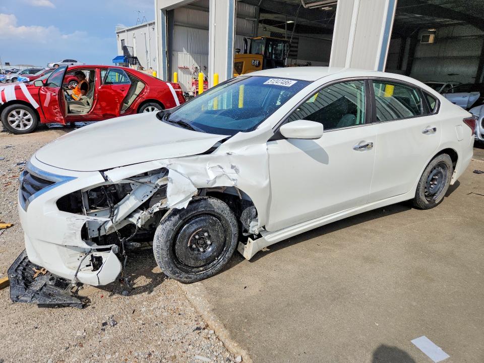 2015 Nissan Altima მანქანა იყიდება აუქციონზე, vin: 1N4AL3AP5FN392841, აუქციონის ნომერი: 51247486