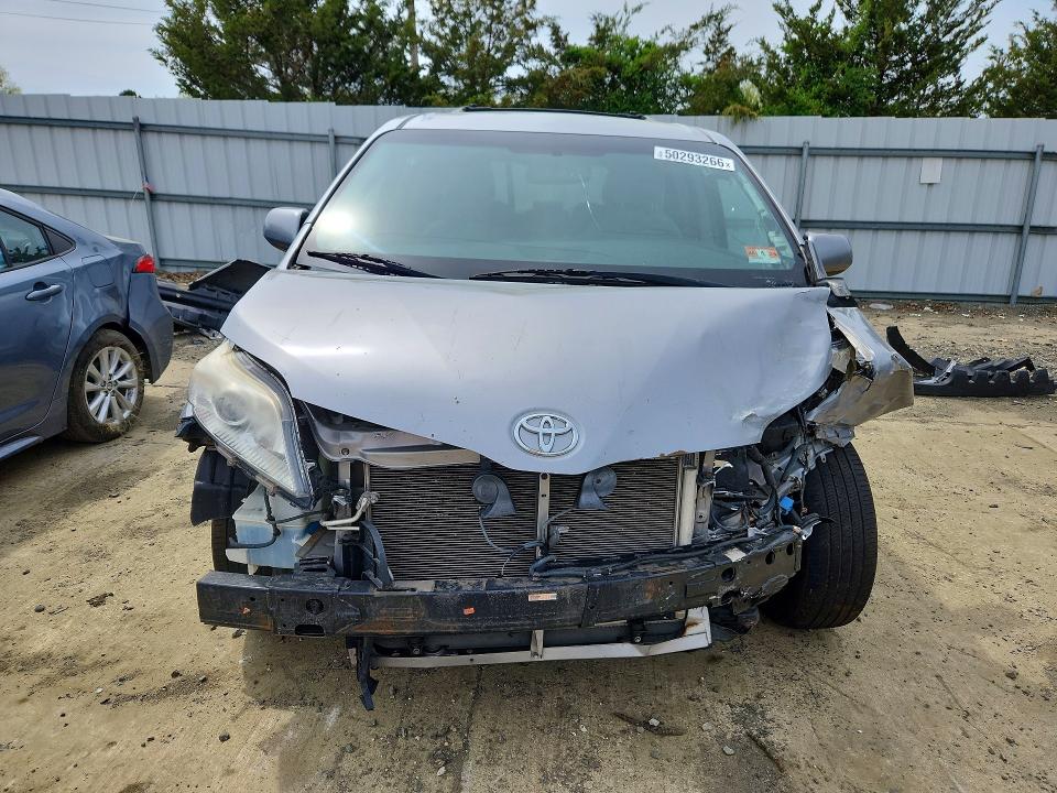 2015 Toyota Sienna მანქანა იყიდება აუქციონზე, vin: 5TDKK3DC2FS550976, აუქციონის ნომერი: 50293266