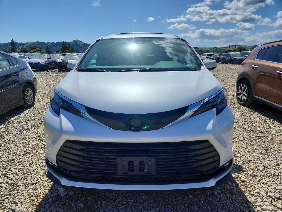 51337596 :رقم المزاد ، 5TDJRKEC8SS230622 vin ، 2025 Toyota Sienna مزاد بيع
