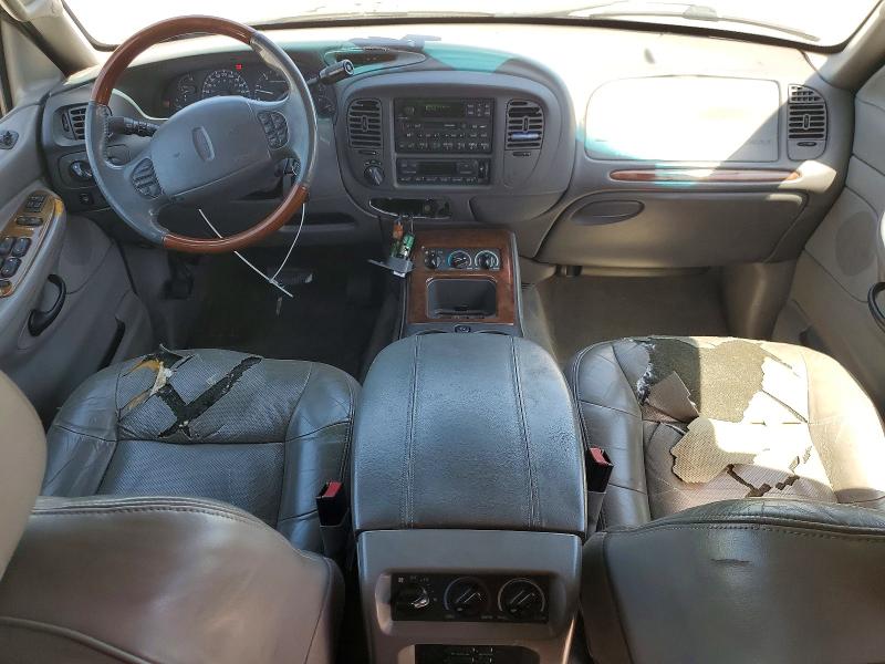 50710266 :رقم المزاد ، 5LMFU28R31LJ15987 vin ، 2001 Lincoln Townhouse Navigator مزاد بيع