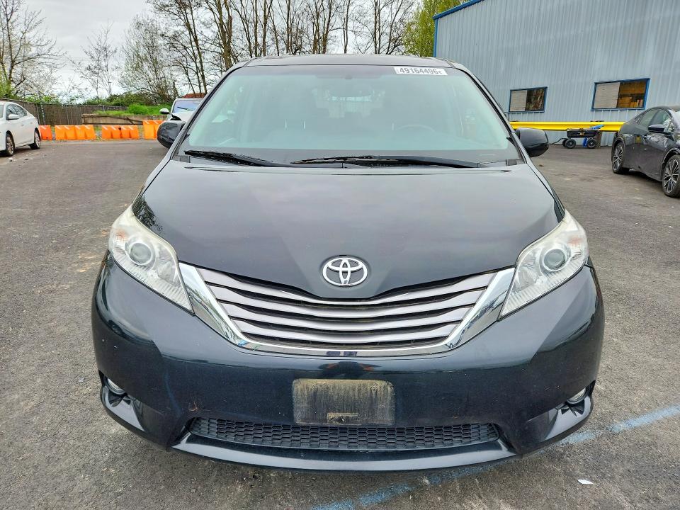49164496 :رقم المزاد ، 5TDYZ3DC8HS898757 vin ، 2017 Toyota Sienna مزاد بيع