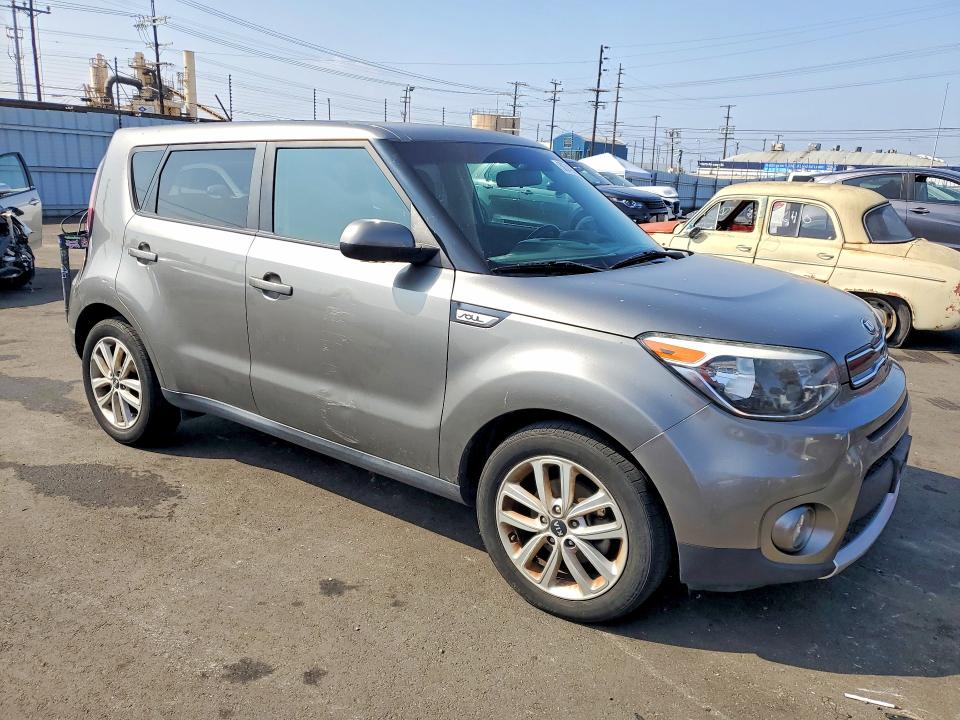 50749956 :رقم المزاد ، KNDJP3A53J7532010 vin ، 2018 Kia Soul مزاد بيع
