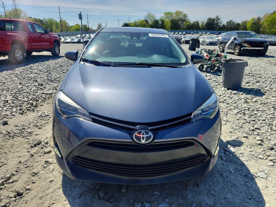 49564266 :رقم المزاد ، 5YFBURHE8JP829746 vin ، 2018 Toyota Corolla مزاد بيع