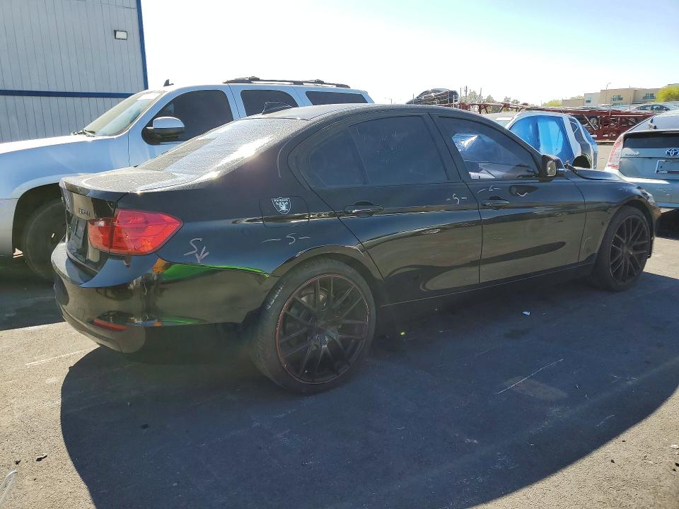 51405596 :رقم المزاد ، WBA3C3G55FNT53625 vin ، 2015 Bmw 320 مزاد بيع