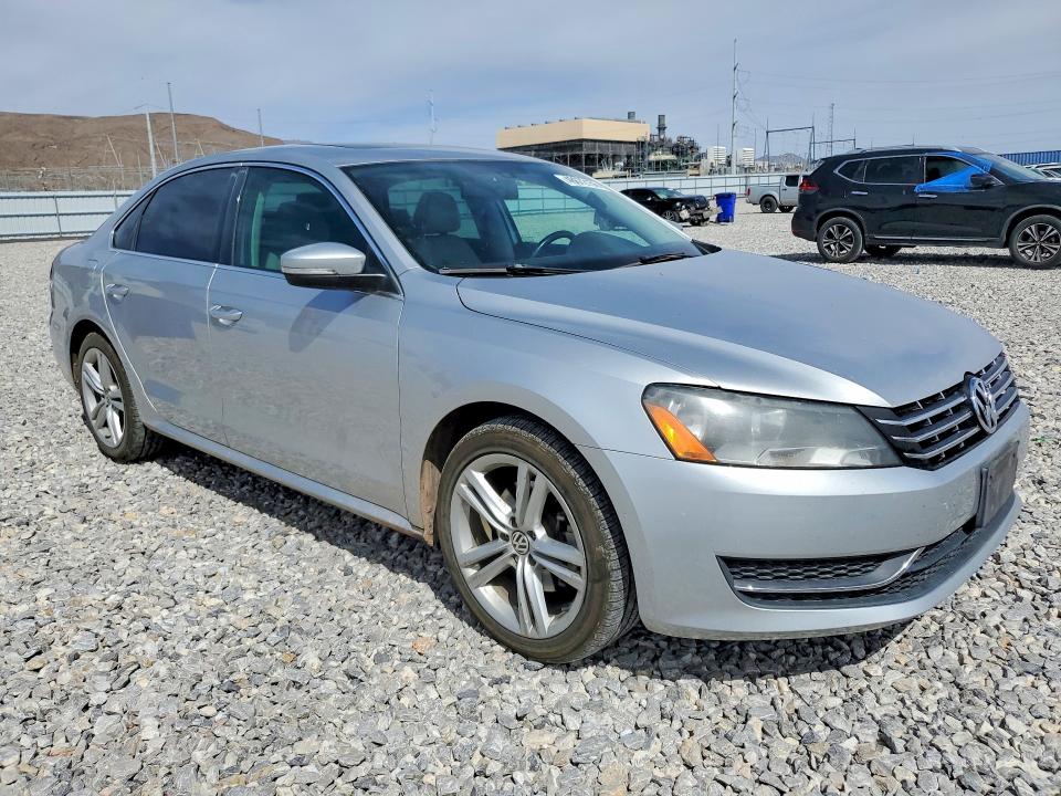 48672156 :رقم المزاد ، 1VWBN7A30EC069446 vin ، 2014 Volkswagen Passat مزاد بيع