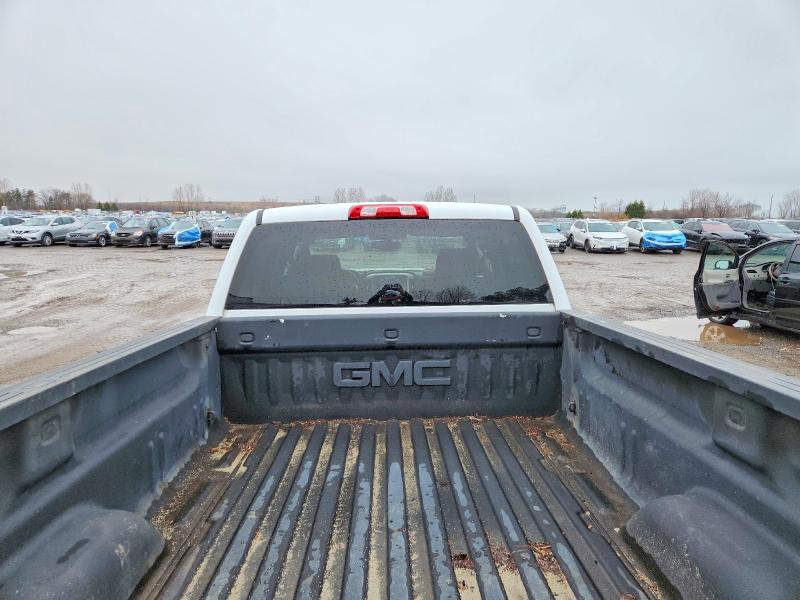 49917006 :رقم المزاد ، 1GT12SEY6JF118805 vin ، 2018 Gmc C2500 مزاد بيع
