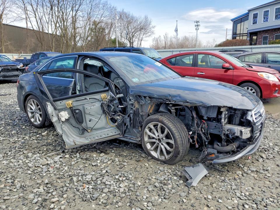 Продажа на аукционе авто 2019 Audi A4, vin: WAUENAF45KA045131, номер лота: 48067736