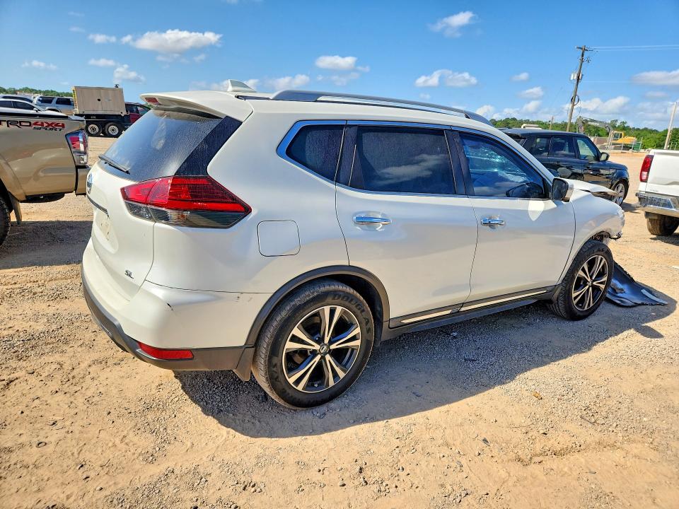 50385696 :رقم المزاد ، 5N1AT2MT5HC828661 vin ، 2017 Nissan Rogue مزاد بيع