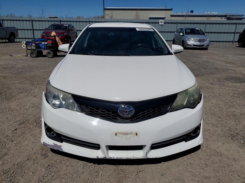 50920586 :رقم المزاد ، 4T1BF1FK0EU765338 vin ، 2014 Toyota Camry مزاد بيع