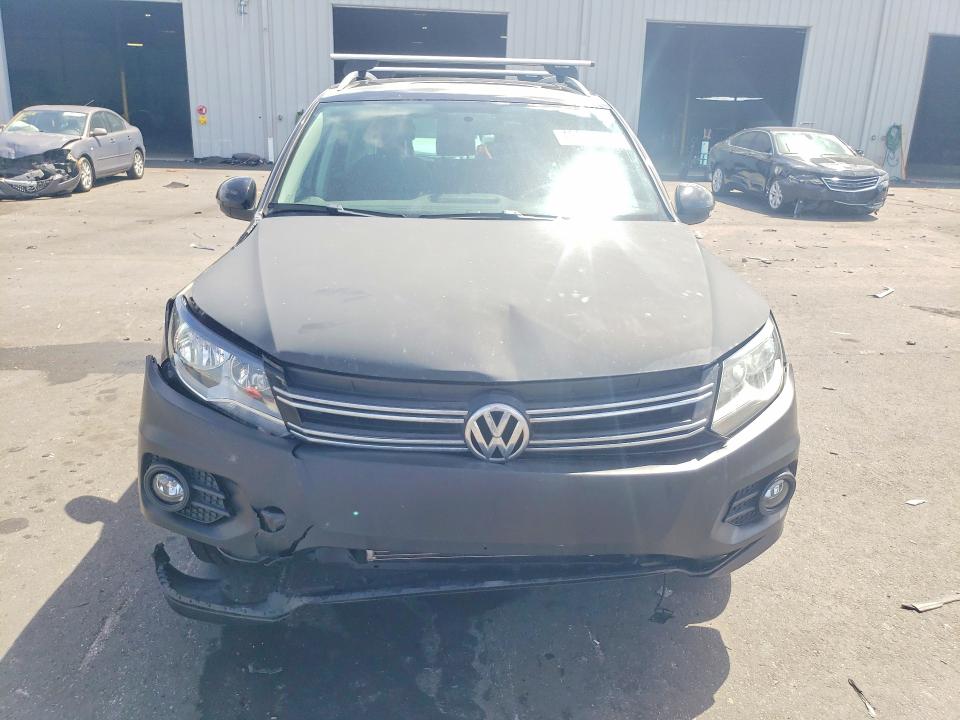 49239566 :رقم المزاد ، WVGBV7AX2CW510071 vin ، 2012 Volkswagen Tiguan مزاد بيع