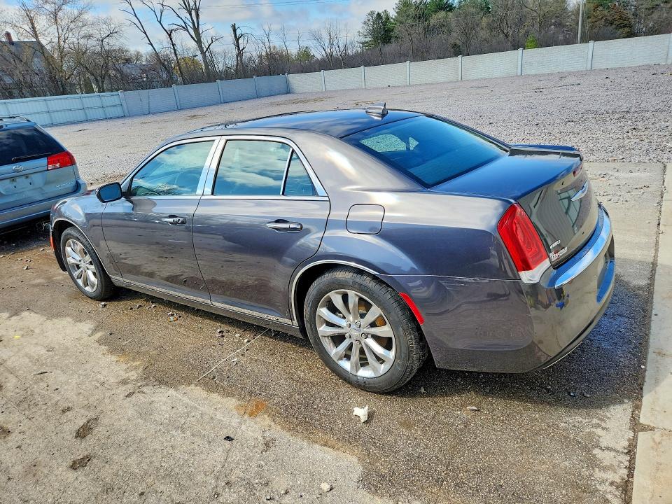 49042766 :رقم المزاد ، 2C3CCARG6JH324954 vin ، 2018 Chrysler 300 مزاد بيع