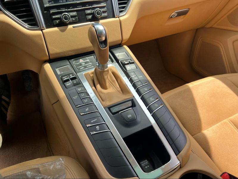2015 Porsche Macan მანქანა იყიდება აუქციონზე, vin: WP1AB2A58FLB54790, აუქციონის ნომერი: 51211866
