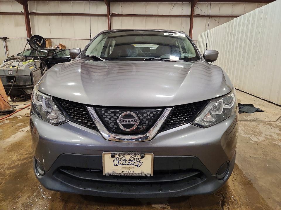 50237926 :رقم المزاد ، JN1BJ1CR9JW256483 vin ، 2018 Nissan Rogue Sport مزاد بيع
