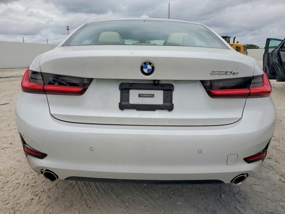 50197076 :رقم المزاد ، 3MW5P7J0XM8B52448 vin ، 2021 Bmw 330e مزاد بيع