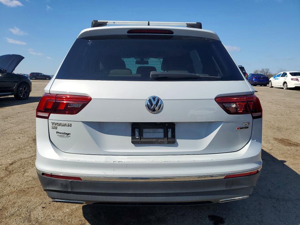 48679556 :رقم المزاد ، 3VV2B7AX4JM153424 vin ، 2018 Volkswagen Tiguan مزاد بيع