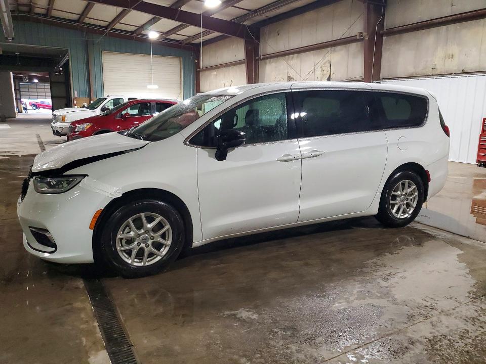Продаж на аукціоні авто 2025 Chrysler Pacifica, vin: 2C4RC1BG2SR512656, номер лоту: 51407266