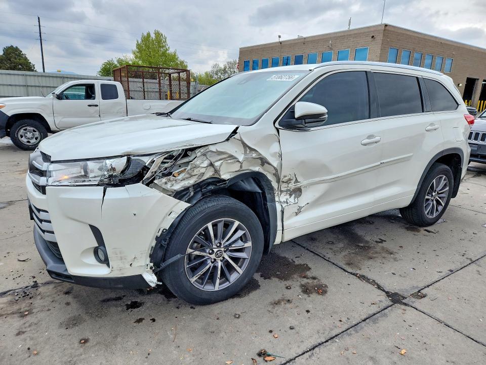 2018 Toyota Highlander მანქანა იყიდება აუქციონზე, vin: 5TDJZRFH6JS875674, აუქციონის ნომერი: 51862756