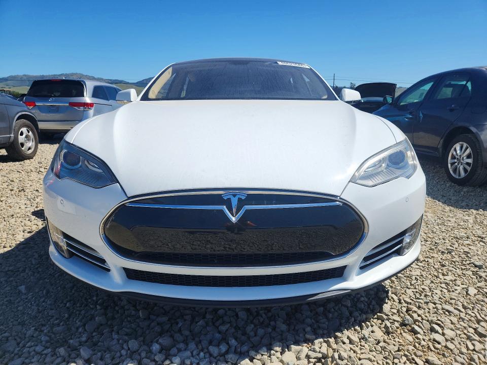 48623686 :رقم المزاد ، 5YJSA1CG1DFP29006 vin ، 2013 Tesla Model S مزاد بيع