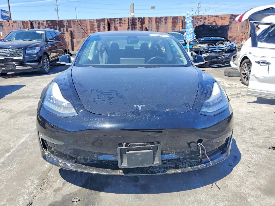 50366916 :رقم المزاد ، 5YJ3E1EA5JF098774 vin ، 2018 Tesla Model 3 مزاد بيع