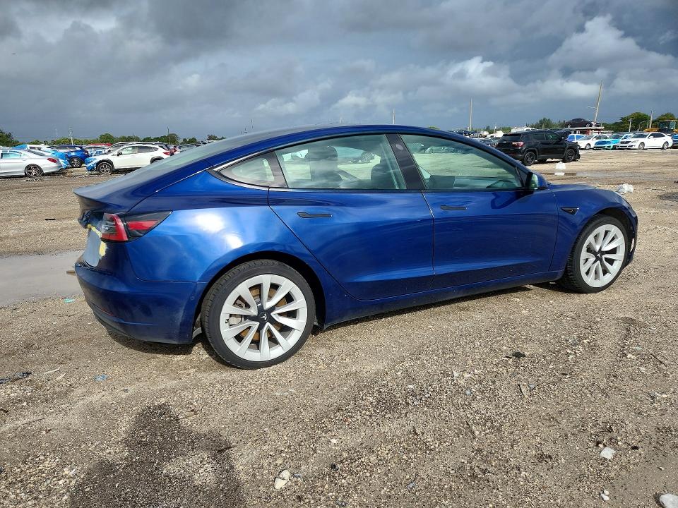49275366 :رقم المزاد ، 5YJ3E1EA9NF372659 vin ، 2022 Tesla Model 3 مزاد بيع