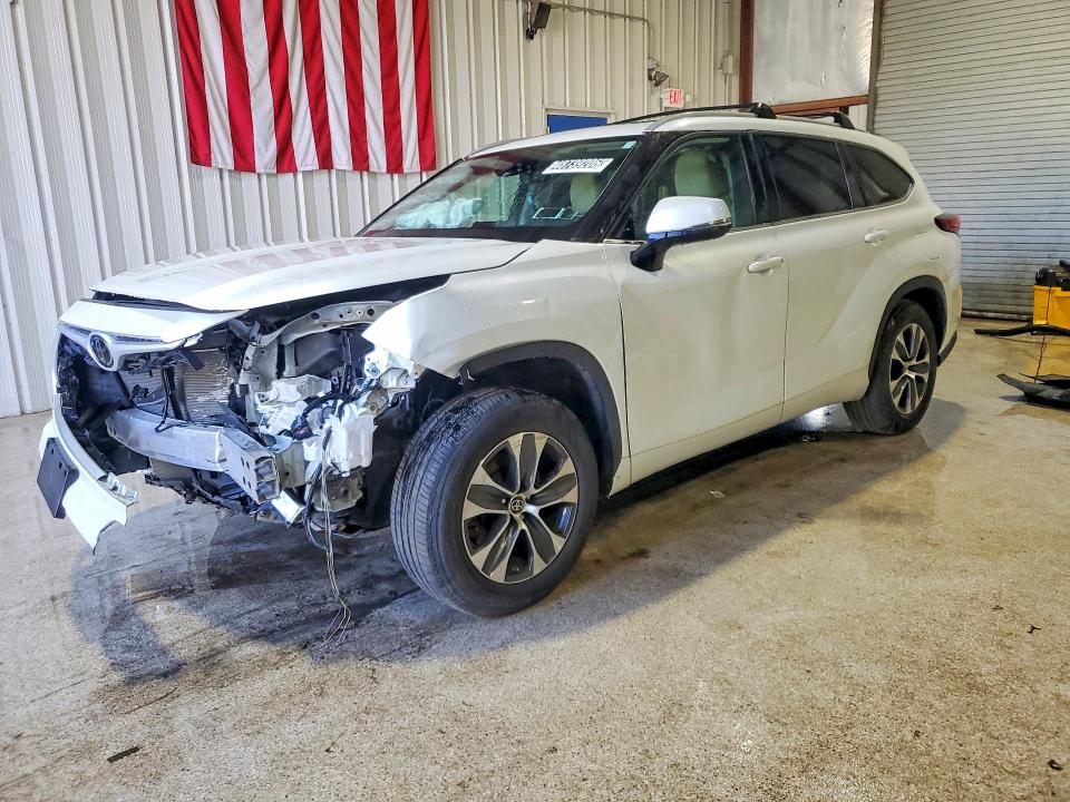 48739206 :رقم المزاد ، 5TDKDRAHXPS005543 vin ، 2023 Toyota Highlander مزاد بيع