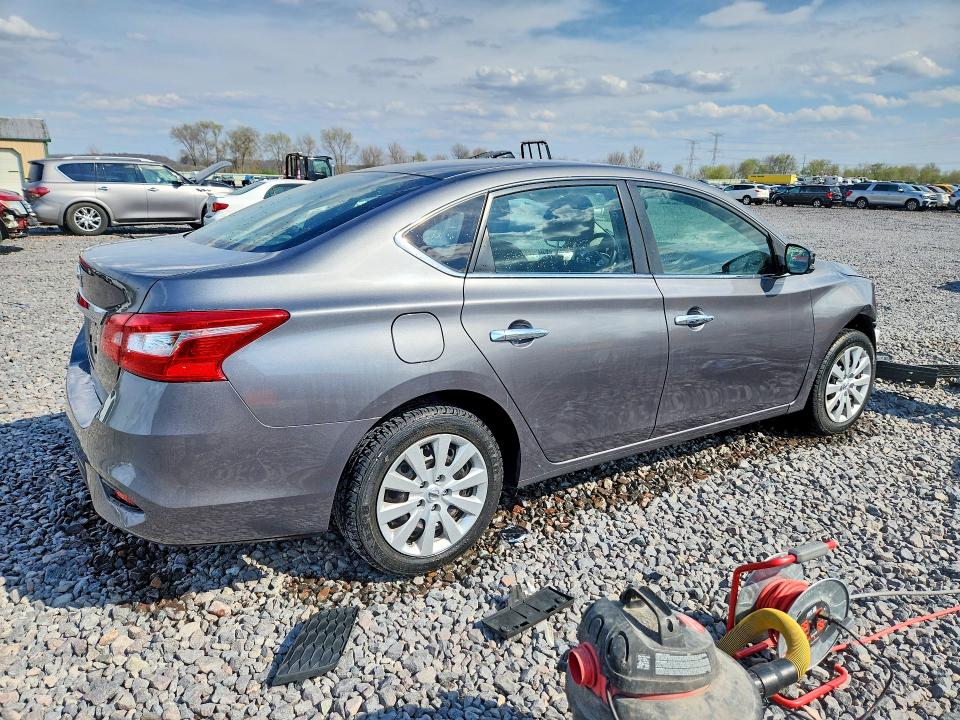 Продаж на аукціоні авто 2018 Nissan Sentra, vin: 3N1AB7AP1JY319212, номер лоту: 49594576