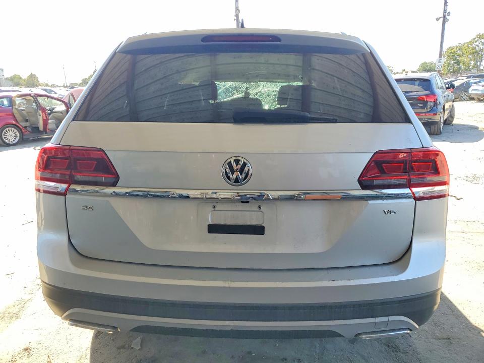 49493906 :رقم المزاد ، 1V2CR2CA9JC566823 vin ، 2018 Volkswagen Atlas مزاد بيع