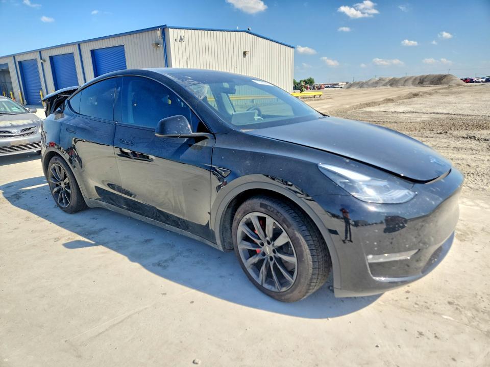51081666 :رقم المزاد ، 7SAYGDEF7RF037406 vin ، 2024 Tesla Model Y مزاد بيع