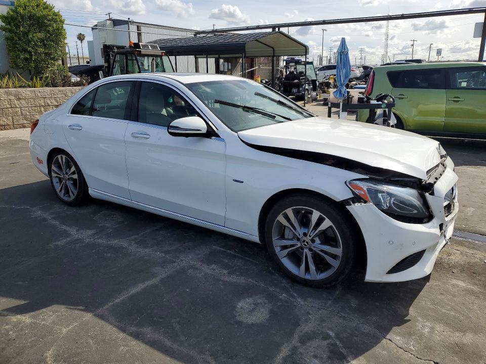 2018 Mercedes-benz C მანქანა იყიდება აუქციონზე, vin: 55SWF4HB6JU237180, აუქციონის ნომერი: 50829576