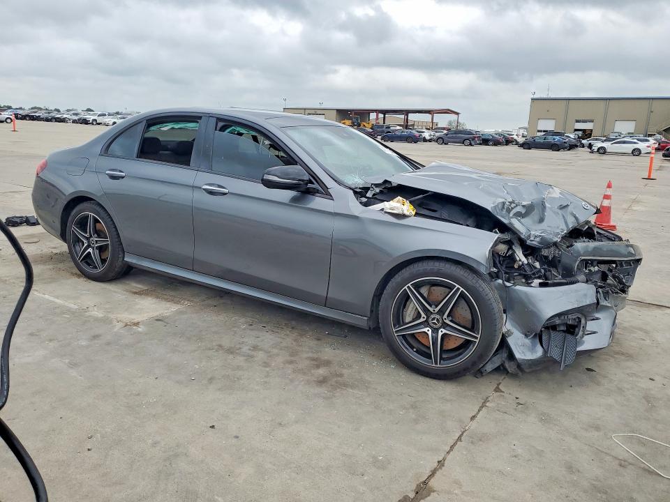 48773246 :رقم المزاد ، WDDZF4KB7JA452444 vin ، 2018 Mercedes-benz E مزاد بيع