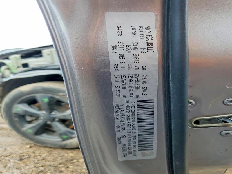 49582676 :رقم المزاد ، 1C4PJLLB4KD384225 vin ، 2019 Jeep Cherokee مزاد بيع