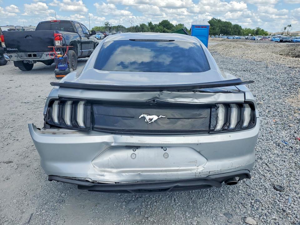 50945666 :رقم المزاد ، 1FA6P8TH5J5121610 vin ، 2018 Ford Mustang مزاد بيع