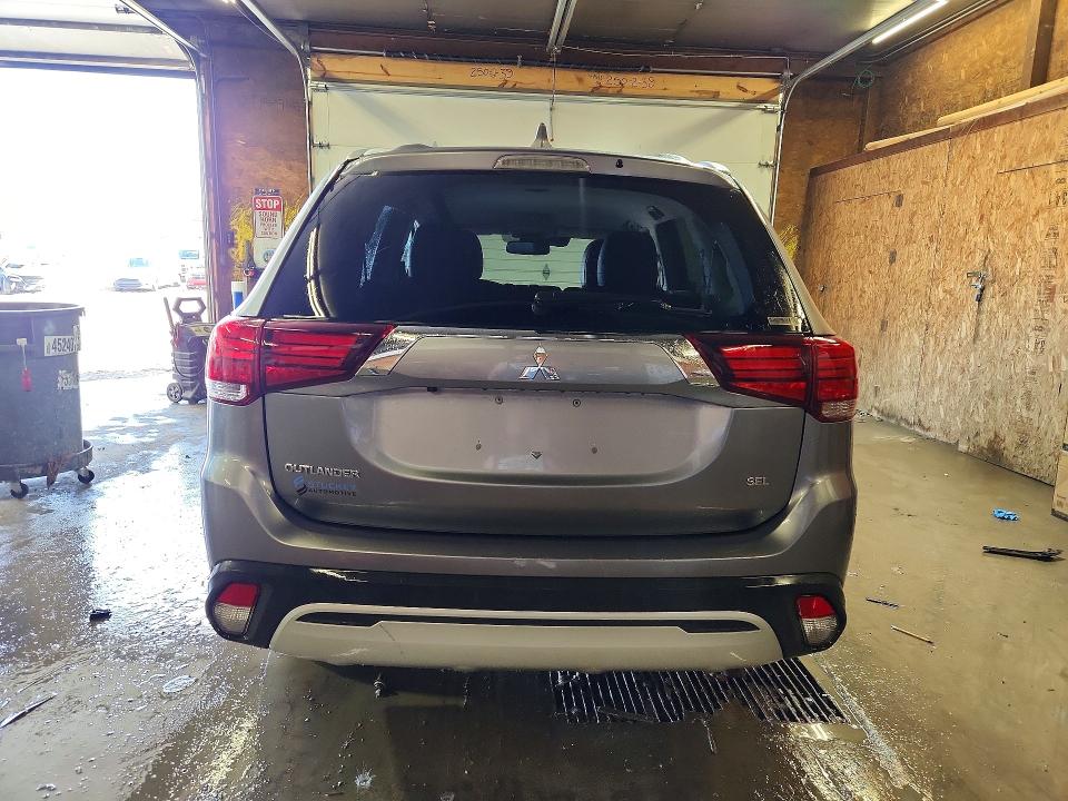 48772186 :رقم المزاد ، JA4AZ3A33LZ021388 vin ، 2020 Mitsubishi Outlander مزاد بيع
