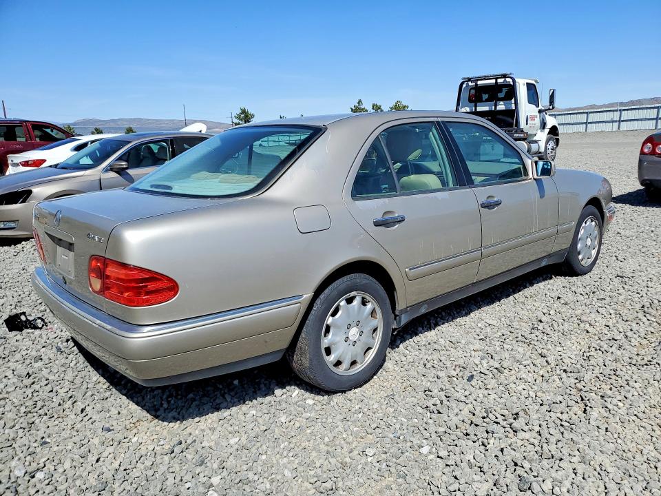50470786 :رقم المزاد ، WDBJF82H0XX022598 vin ، 1999 Mercedes-benz E مزاد بيع
