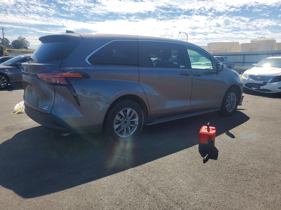 Продажа на аукционе авто 2022 Toyota Sienna, vin: 5TDKRKEC0NS101718, номер лота: 49006226