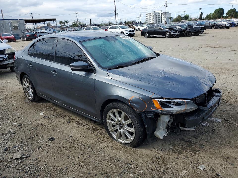 48565946 :رقم المزاد ، 3VWD17AJ6EM359515 vin ، 2014 Volkswagen Jetta مزاد بيع