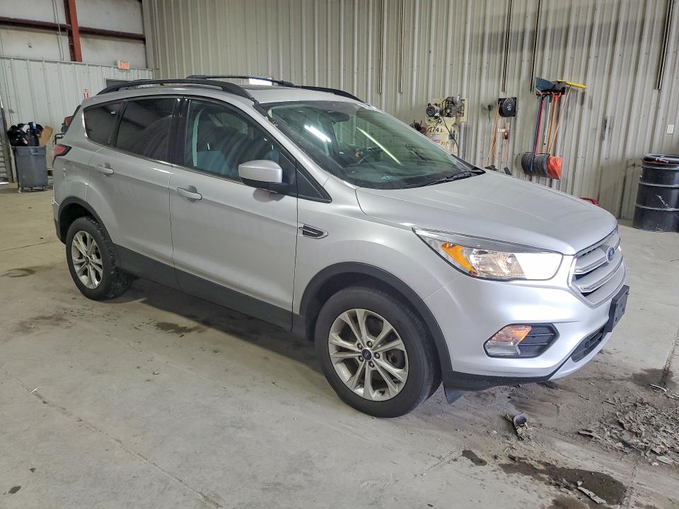 49529426 :رقم المزاد ، 1FMCU9GD9JUD33186 vin ، 2018 Ford Escape مزاد بيع