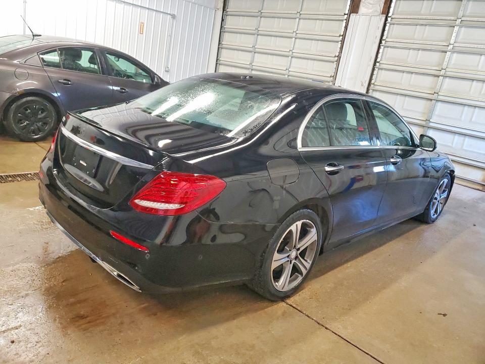 49777996 :رقم المزاد ، WDDZF4JB2HA111223 vin ، 2017 Mercedes-benz E مزاد بيع