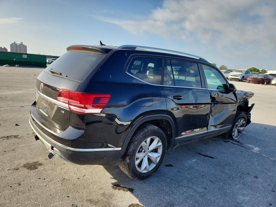 49583696 :رقم المزاد ، 1V2ER2CA8JC528783 vin ، 2018 Volkswagen Atlas مزاد بيع